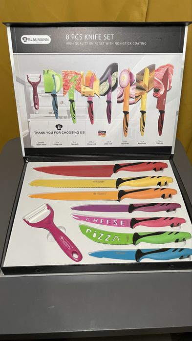 Set 8 cuțite colorate Blaumann