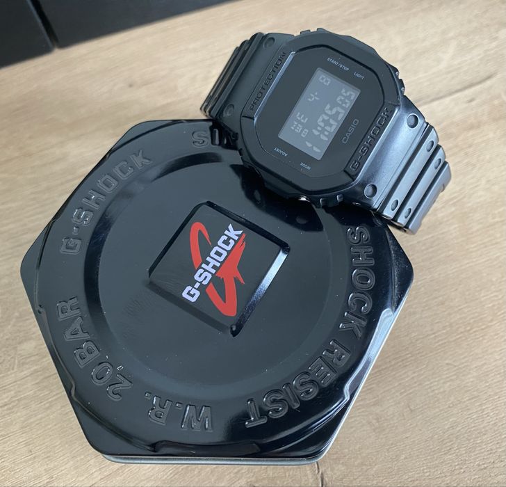 Часы Casio G-Shock.