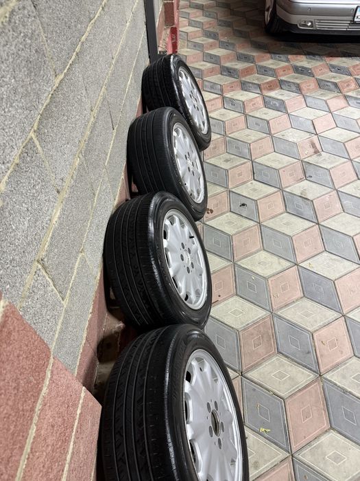 Продам диски с резиной на Мерс  R 16