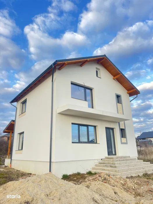 Casa noua, design modern, teren 500 mp – liniste aproape de Baia Mar