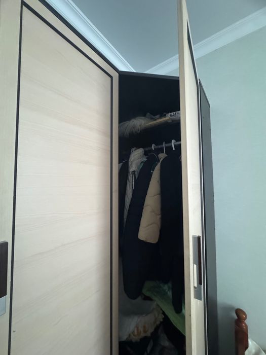 Продам Шкаф угловой