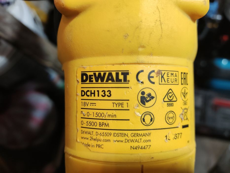 Перфоратор DEWALT DCH 133 M1