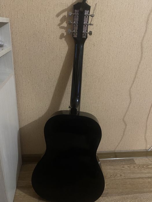 Продам гитару levinson LA-R38B