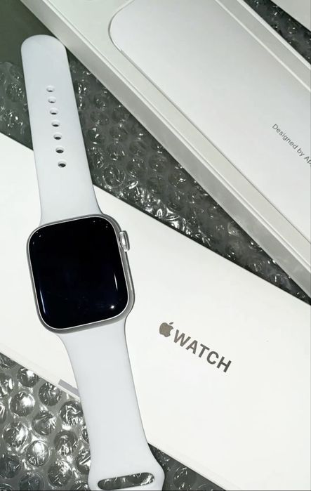 Продам Apple Watch SE
