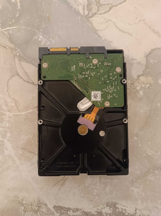 Продам жёсткий диск на 2 тб WD HIKVISION purple