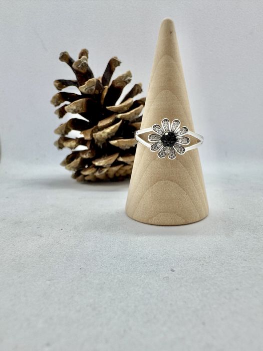 Сребърен пръстен с естествен черен шпинел