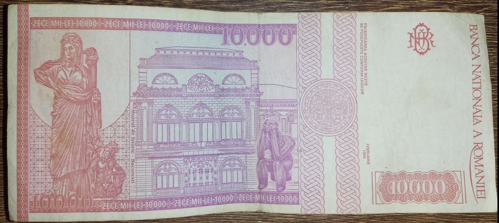 Vând bancnote vechi.