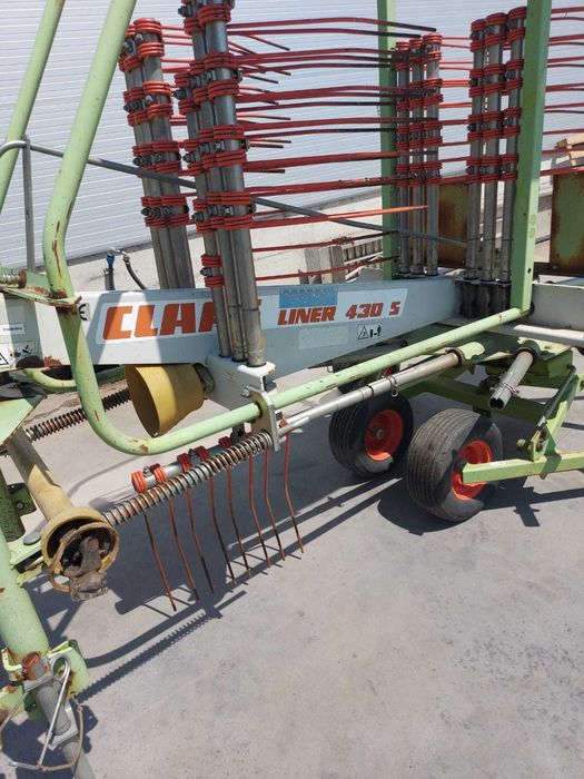 Grebla rotativa Claas Liner deschidere 4.30 metri 13 brate, recent adusa din Italia