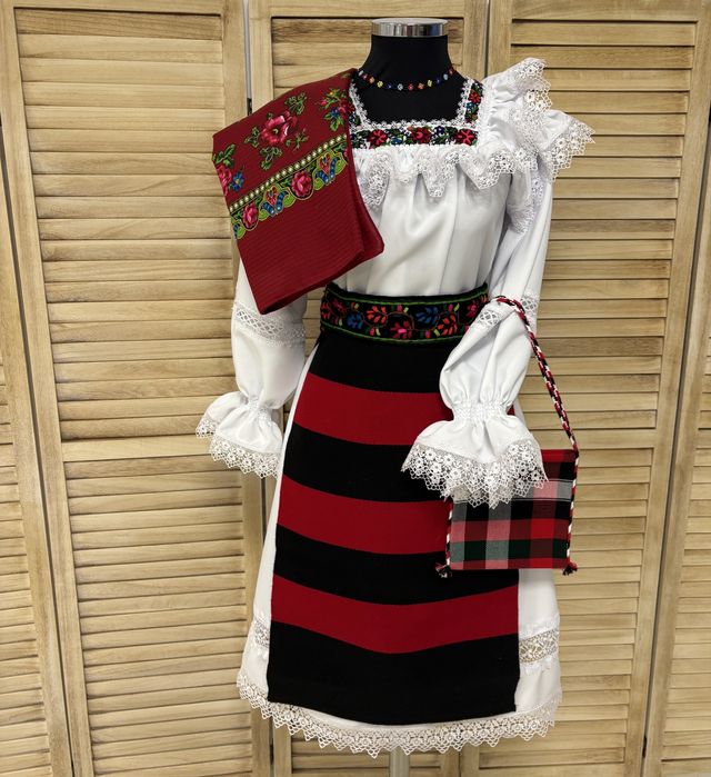 Costum traditional de Maramures pentru femei cu zadii set complet