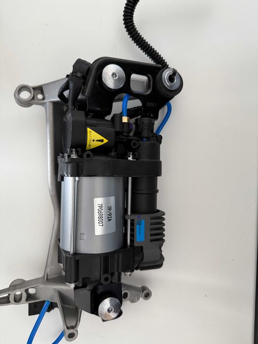 Compresor Suspensie Perne Aer VW Touareg Porsche Cayenne 7P cu suport