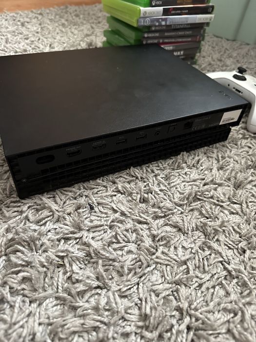 XBOX One X - 2 controllere - 11 jocuri