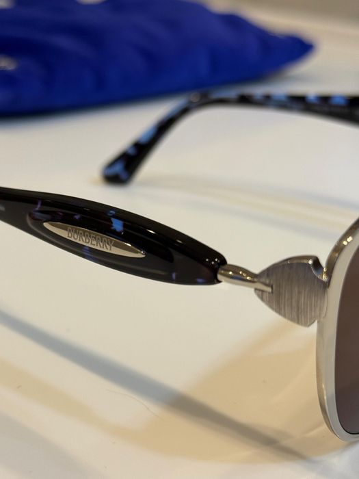 Новые очки Burberry