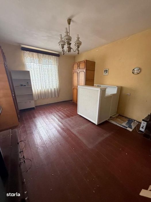 Casa batraneasca – teren 339 mp, zona Campia Islaz