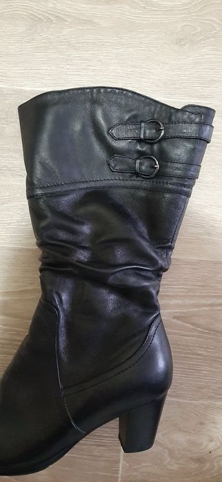 Кожаные женские сапоги