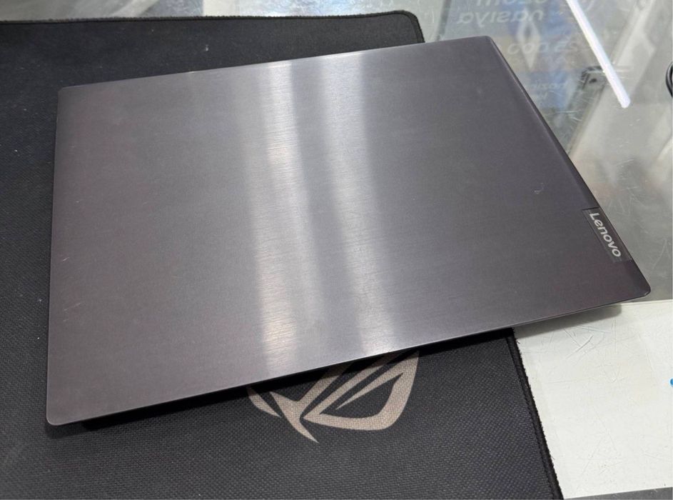 Lenovo Ideapad . .