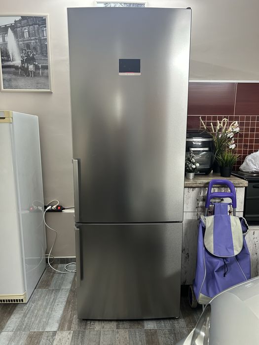 Хладилник с фризер BOSCH KGN56XIDR нов във гаранция