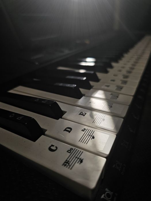 Продавам Casio CT-S200
