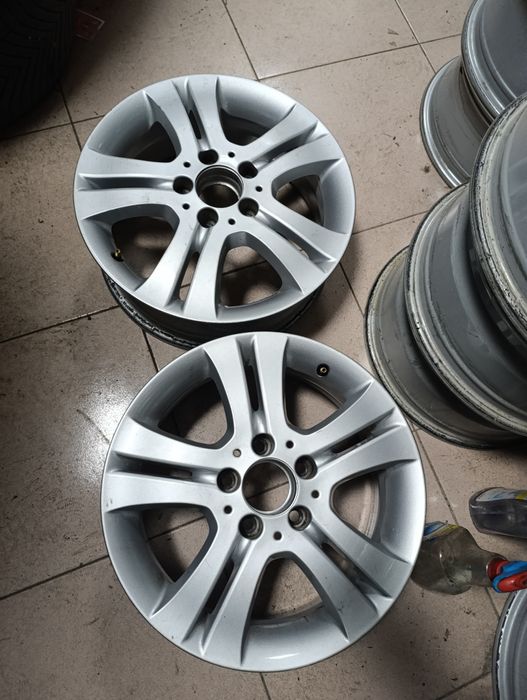 Гуми 205 60 16  и 2 броя джанти