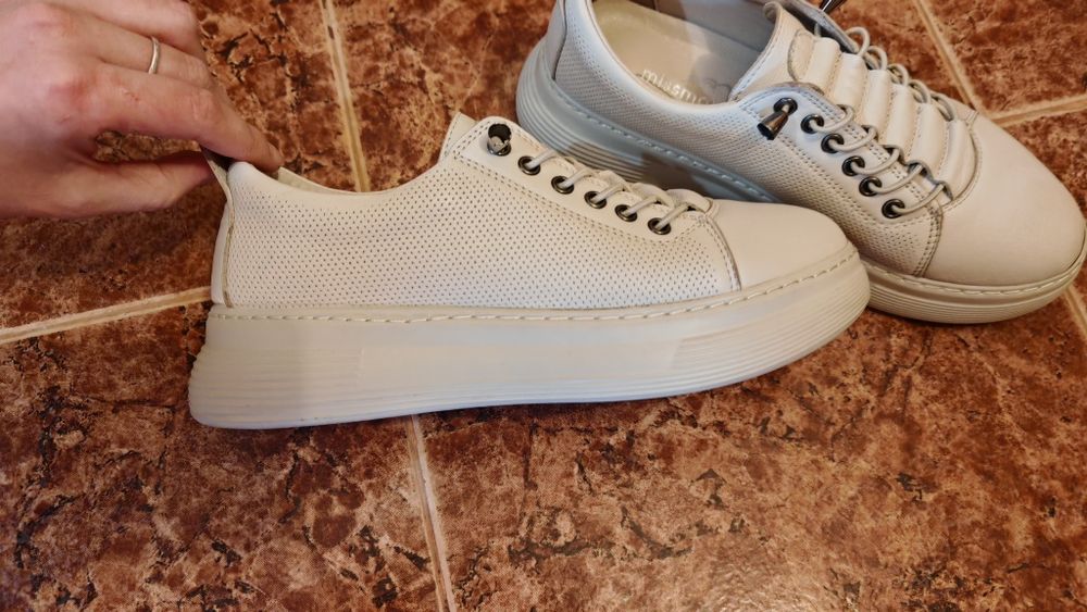 Здравейте, продавам обувки