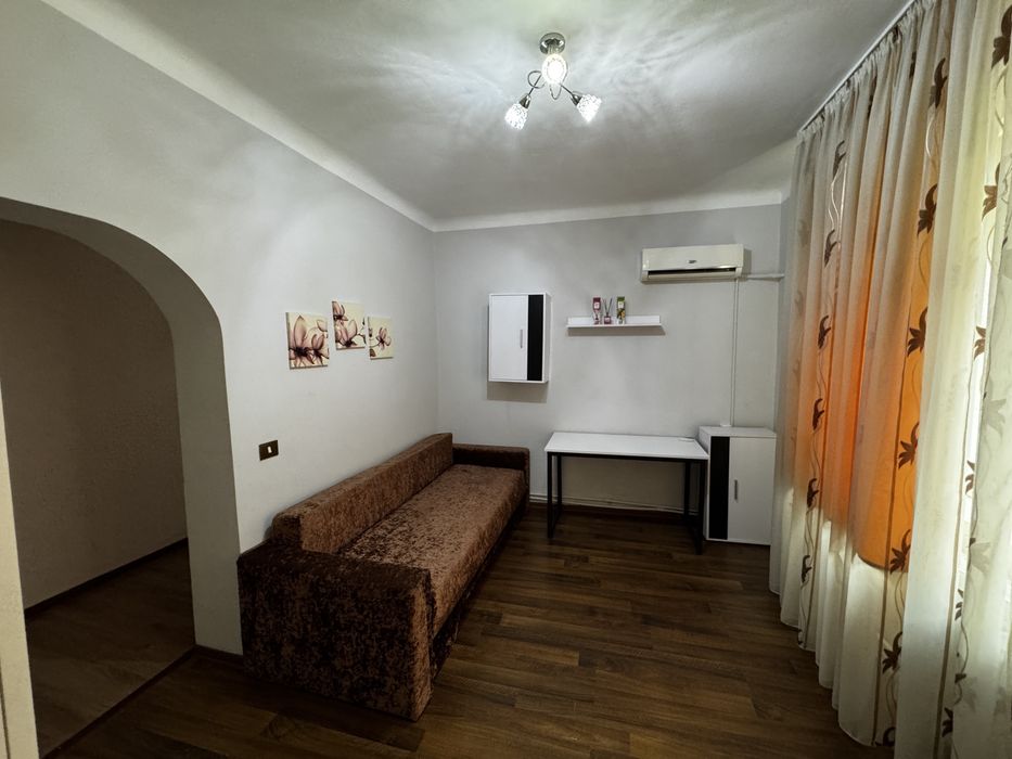 Garsoniera de inchiriat Bacau zona garii Mihai Eminescu25 parter1500 ron