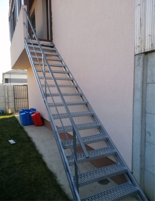 Scari zincate de exterior