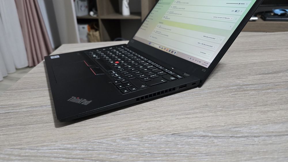 Laptop x13 gen1, display 13.3 Hd, i3 gen10, 8Gb, ssd 128 Alba Iulia ...