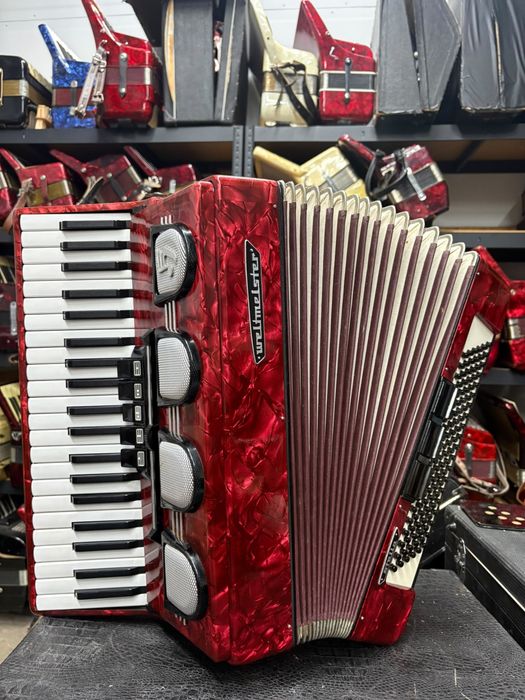 Acordeon nemtesc Weltmeister Stella cu 120 de basi, cu surdina
