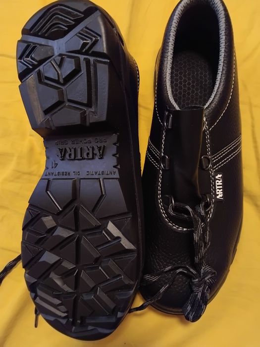 Работни обувки нови.