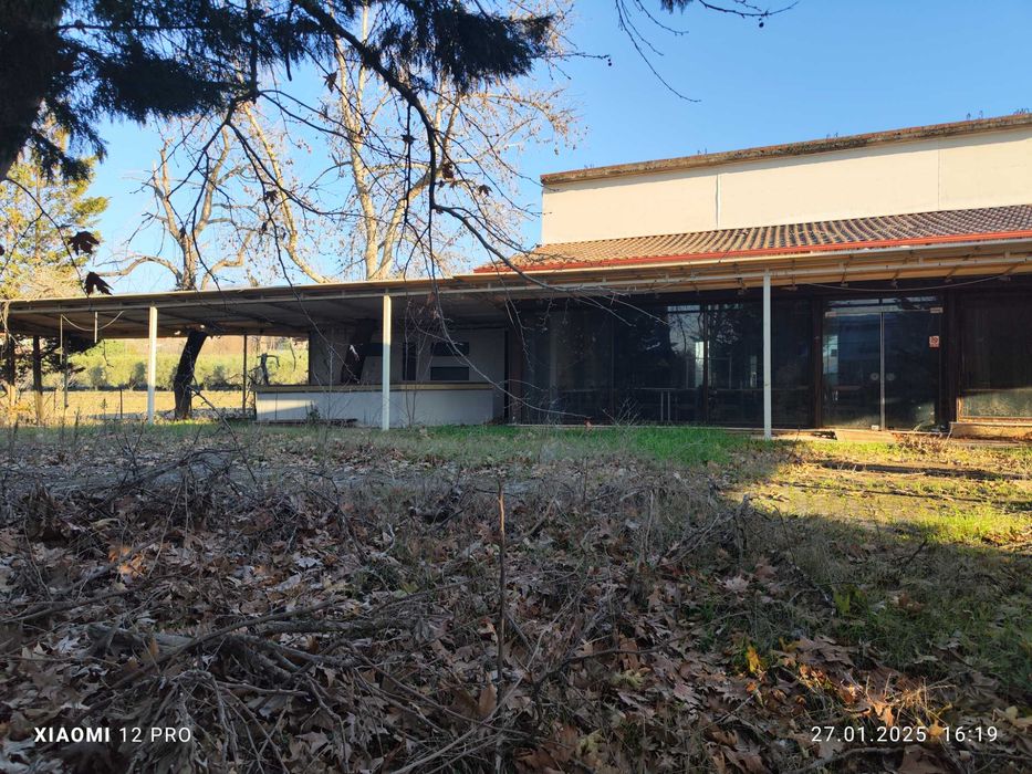 ПРОДАВА Бизнес помещение на партерен етаж и жилище на първи етаж