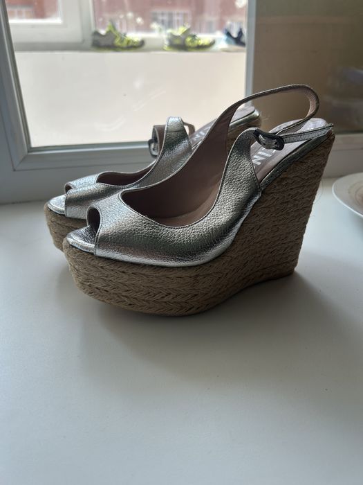 Женские платья и обувь