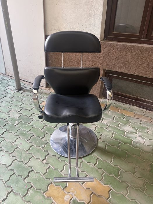 900lei Vand scaun coafura/frizerie+ucenic