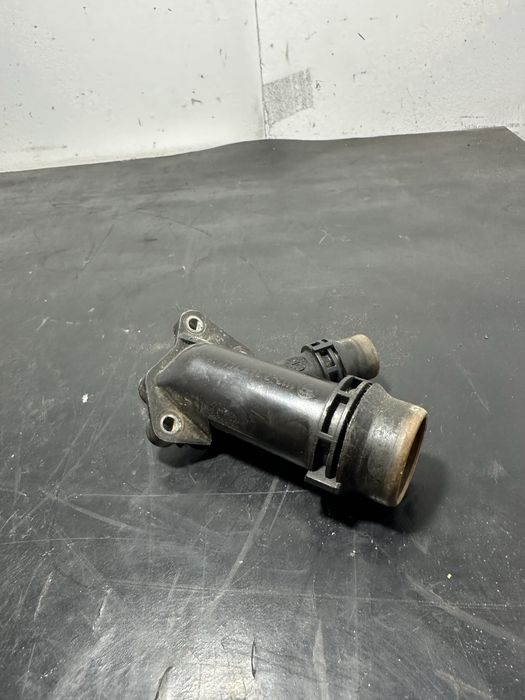 carcasa termostat distribuitor apa BMW Seria 3 E90 E91 E92 E93 320d