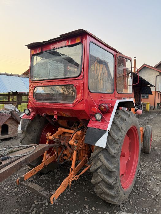 Vând Tractor u650 ,plug, disk , remorca