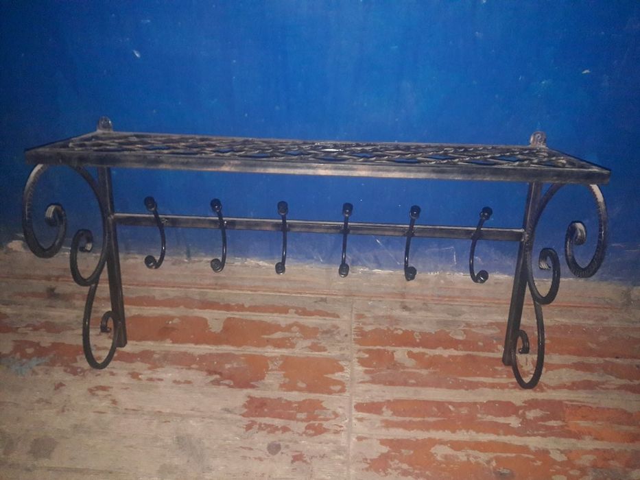 Oyoq kiyim stelaj va veshilka