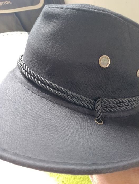 Palarie eleganta cu borul larg