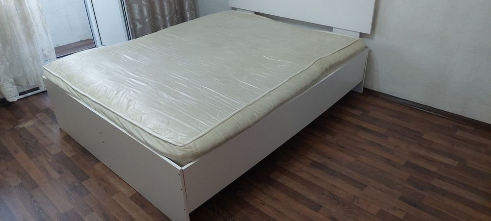Продаю двуспальную кровать