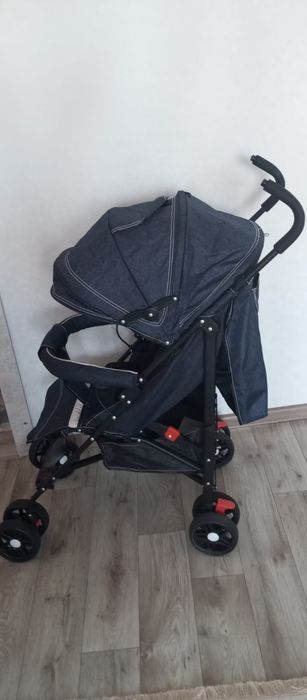 Продам прогулочную коляску (костылек)