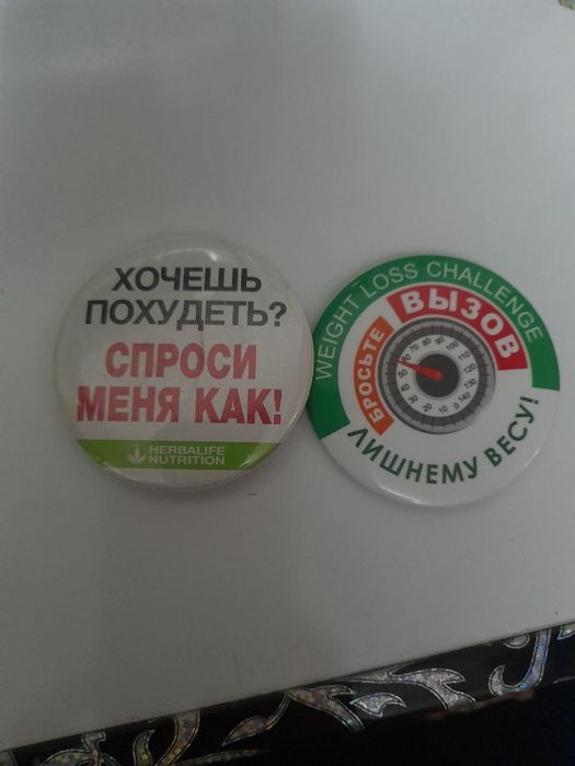 Продаётся значки,спортивные резинки,фартук,шейкер,