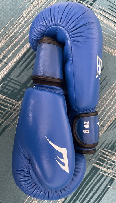 боксерские перчатки Everlast в идеальном состояние