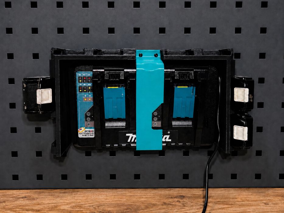 Organizator incarcator dublu  si acumulatori 8 makita  18V