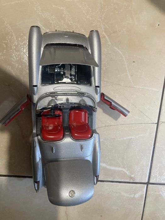 Количка Chevrolet Corvette 1957 burago 1/18 made in Italy