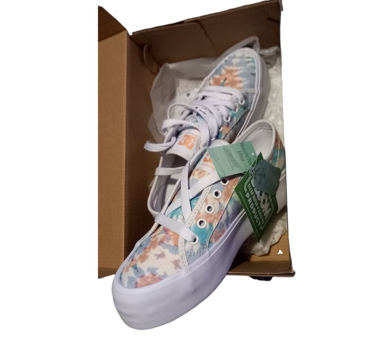 Дамски обувки кецове DC vegan с платформа