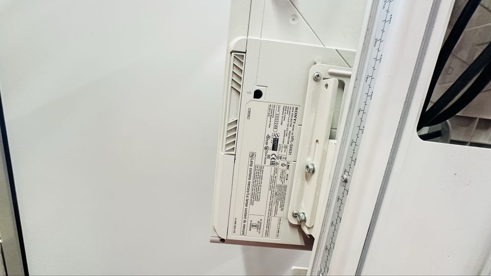 Sistem tablă interactivă + Proiector Sony VPL-SX631 + Stand mobil