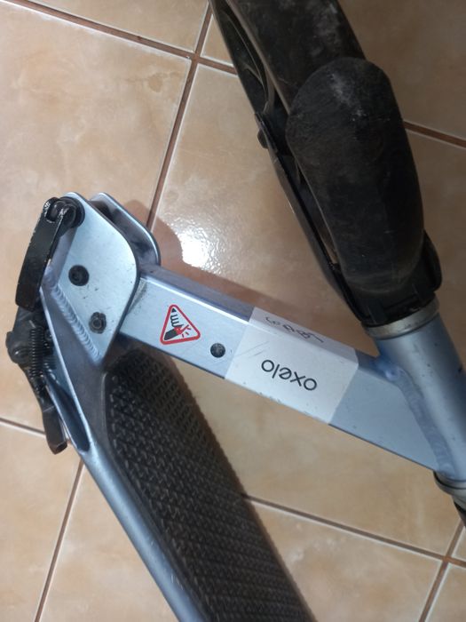 Vând trotineta  Oxelo gri