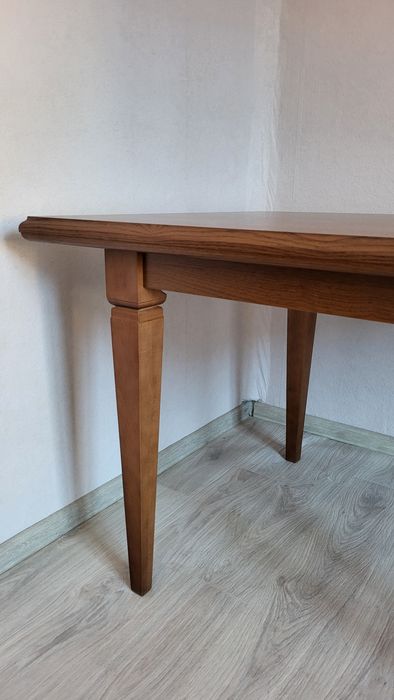 Стол и стулья деревянные