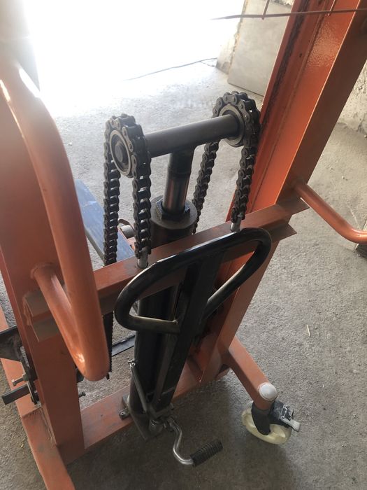 Продам штабелер 250 000