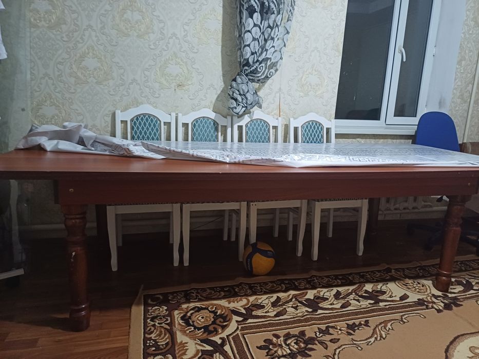 Стол для гостей ..