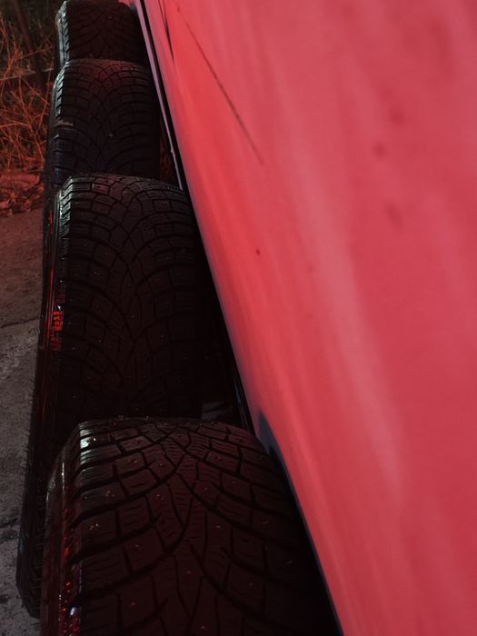 Шины зимныи дисками на Ауди