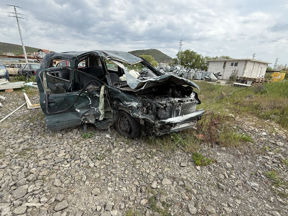 Сузуки Игнис 1,3 бензин 2003г. на части.