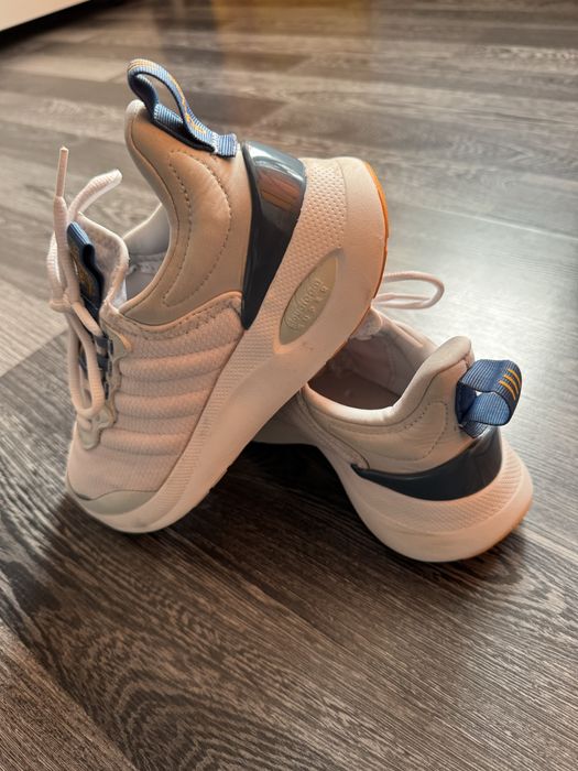 Vand Adidasi originali